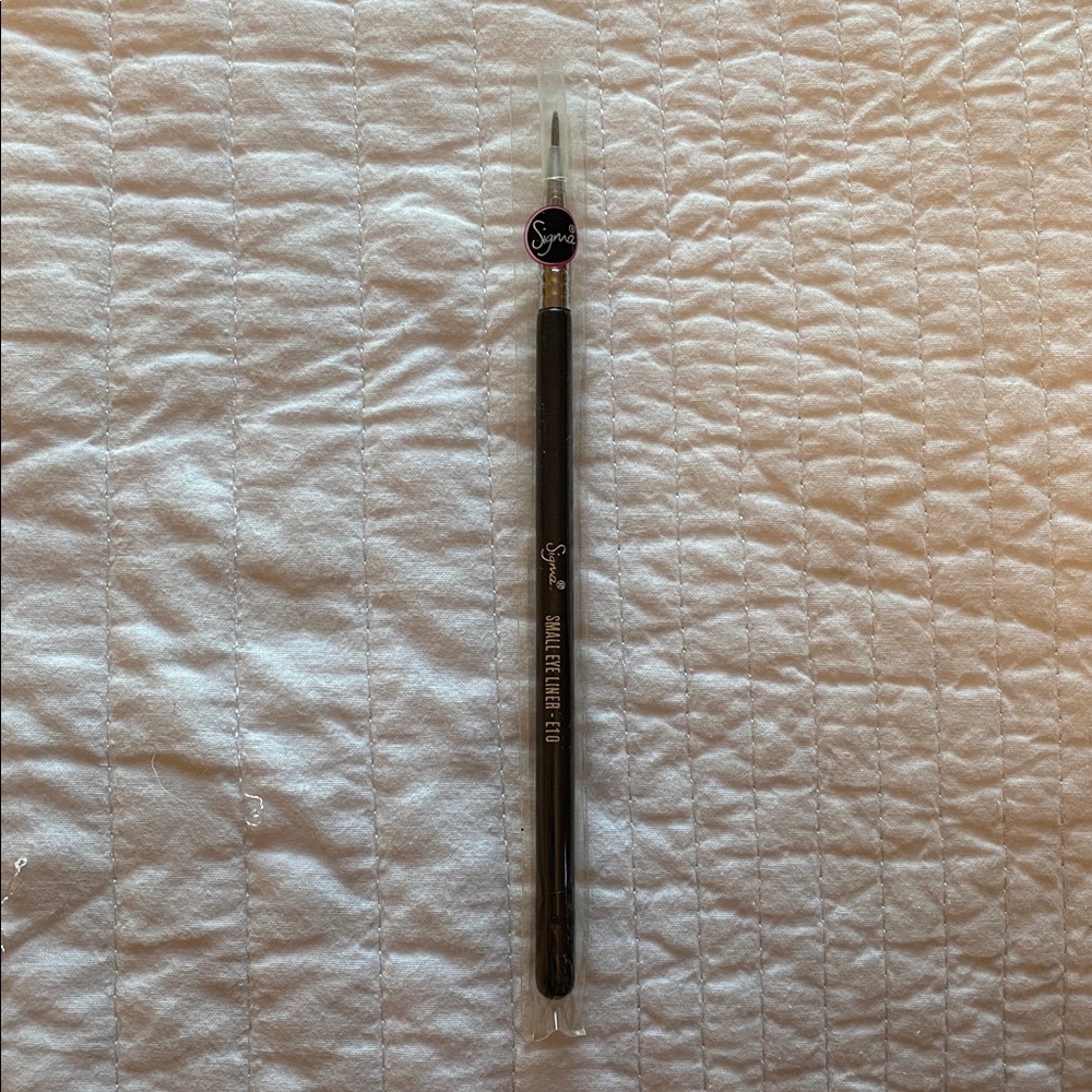 Sigma E10 Small Eye Liner